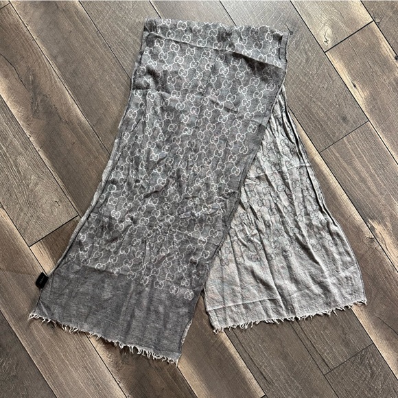 Gucci GG Logo Wool Blend Scarf - Picture 6 of 9